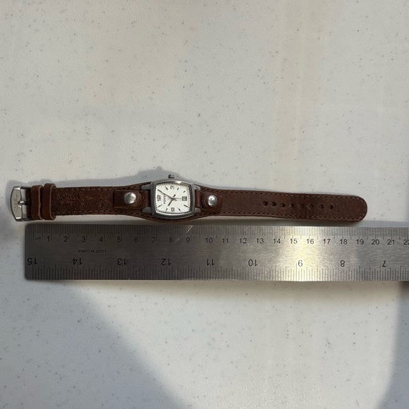 Fossil Quartz Analog Women’s Watch Silver Tone Genuine Leather New Battery - Picture 8 of 8